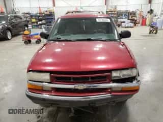 1999 Chevrolet Blazer LS z VIN 1GNDT13W7X2129972, wystawiony jako Copart lot #83786284 z przebiegiem Nie podano mil oraz Nie do naprawy • Non repairable. Historia ofert i sprzedaży dostępna na DreamBid. Obrazek 5.