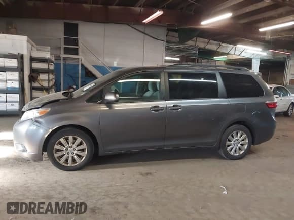 ✅ 2015 Toyota Sienna LE • VIN: 5TDJK3DC2FS099379 • Лот: 43840501. Опубликован ранее на IAAI с пробегом 231 390 миль. Бесплатный доступ к архиву аукционных продаж из США и подробный отчёт об истории автомобиля на DreamBid. Изображение 14.