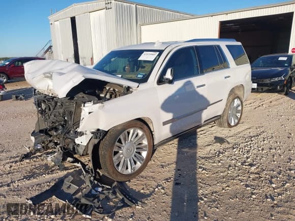 ✅ 2020 Cadillac Escalade Platinum • VIN: 1GYS4DKJ1LR119759 • Лот: 43529960. Опубликован ранее на IAAI с пробегом Не указан. Бесплатный доступ к архиву аукционных продаж из США и подробный отчёт об истории автомобиля на DreamBid. Изображение 2.