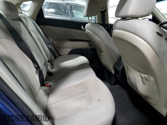 ✅ 2017 Kia Optima LX • VIN: 5XXGT4L34HG152103 • Lot: 90131335. Listed on Copart with 83,394 mi. Free auction sales archive from the USA and detailed vehicle history report at DreamBid. Image 10.