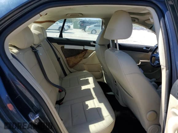 ✅ 2010 Volkswagen Jetta SE • VIN: 3VWRX7AJ0AM036219 • Lot: 90224525. Wystawiony na Copart z przebiegiem 157 747 mil. Bezpłatny archiwum sprzedaży aukcyjnych z USA i szczegółowy raport historii pojazdu na DreamBid. Zdjęcie 10.