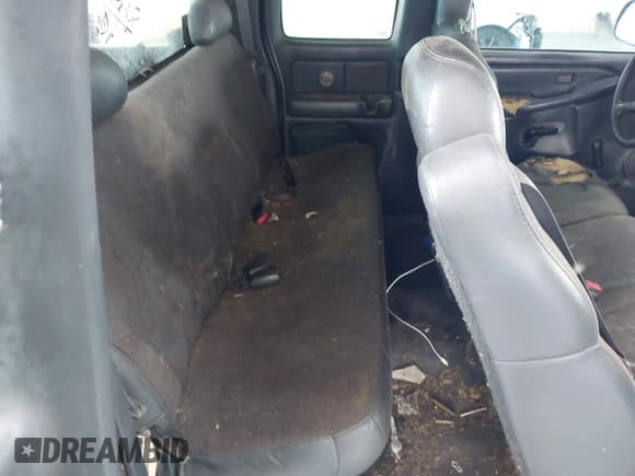 ✅ 2001 Chevrolet Silverado 1500 LS • VIN: 2GCEC19V611245280 • Lot: 43206257. Listed on IAAI with 319,224 mi. Free auction sales archive from the USA and detailed vehicle history report at DreamBid. Image 8.