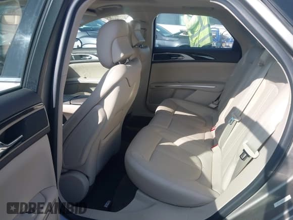 ✅ 2016 Lincoln MKZ Hybrid • VIN: 3LN6L2LU9GR632545 • Lot: 43595387. Wystawiony na IAAI z przebiegiem 56 075 mil. Bezpłatny archiwum sprzedaży aukcyjnych z USA i szczegółowy raport historii pojazdu na DreamBid. Zdjęcie 8.