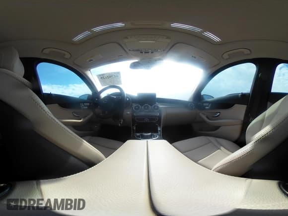 ✅ 2018 Mercedes-Benz C 300 • VIN: 55SWF4KBXJU282471 • Lot: 41702125. Wystawiony na IAAI z przebiegiem 35 192 mil. Bezpłatny archiwum sprzedaży aukcyjnych z USA i szczegółowy raport historii pojazdu na DreamBid. Zdjęcie 18.