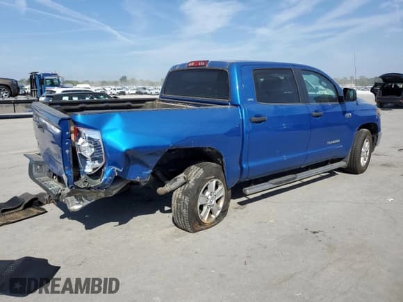✅ 2018 Toyota Tundra SR5 • VIN: 5TFDW5F13JX717899 • Лот: 81324005. Опубликован ранее на Copart с пробегом 102 109 миль. Бесплатный доступ к архиву аукционных продаж из США и подробный отчёт об истории автомобиля на DreamBid. Изображение 3.
