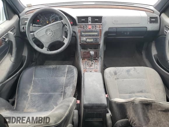 ✅ 2000 Mercedes-Benz C 230/260/280/320 • VIN: WDBHA29G8YA830399 • Lot: 86919894. Wystawiony na Copart z przebiegiem 89 183 mil. Bezpłatny archiwum sprzedaży aukcyjnych z USA i szczegółowy raport historii pojazdu na DreamBid. Zdjęcie 8.