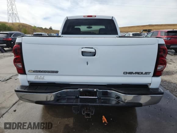 ✅ 2005 Chevrolet Silverado 2500HD LS • VIN: 1GCHK23U85F907252 • Lot: 80836195. Wystawiony na Copart z przebiegiem 224 912 mil. Bezpłatny archiwum sprzedaży aukcyjnych z USA i szczegółowy raport historii pojazdu na DreamBid. Zdjęcie 6.