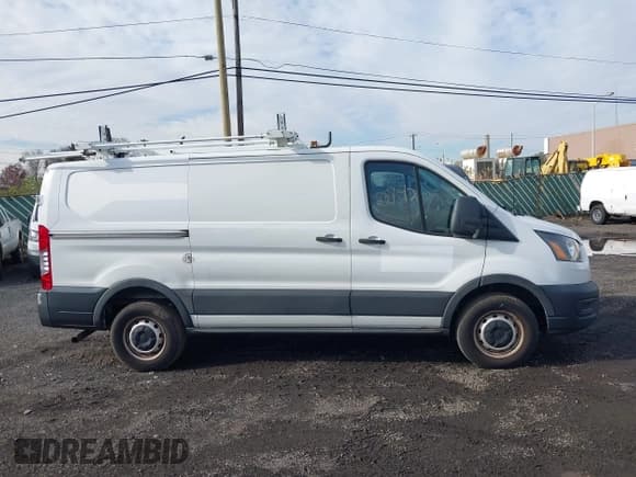 ✅ 2021 Ford Transit Cargo • VIN: 1FTBR1Y85MKA06966 • Lot: 43540742. Wystawiony na IAAI z przebiegiem 111 471 mil. Bezpłatny archiwum sprzedaży aukcyjnych z USA i szczegółowy raport historii pojazdu na DreamBid. Zdjęcie 13.
