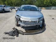 ✅ 2013 Chevrolet Volt • VIN: 1G1RA6E45DU136196 • Lot: 70641634. Wystawiony na Copart z przebiegiem 143 807 mil. Bezpłatny archiwum sprzedaży aukcyjnych z USA i szczegółowy raport historii pojazdu na DreamBid. Zdjęcie 5.