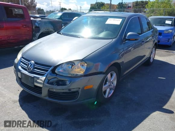 ✅ 2008 Volkswagen Jetta SE • VIN: 3VWRZ71K58M082108 • Lot: 41799324. Wystawiony na IAAI z przebiegiem 184 055 mil. Bezpłatny archiwum sprzedaży aukcyjnych z USA i szczegółowy raport historii pojazdu na DreamBid. Zdjęcie 2.