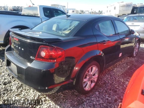 ✅ 2013 Dodge Avenger R/T • VIN: 1C3CDZBGXDN586073 • Лот: 81672874. Опубликован ранее на Copart с пробегом 195 068 миль. Бесплатный доступ к архиву аукционных продаж из США и подробный отчёт об истории автомобиля на DreamBid. Изображение 3.