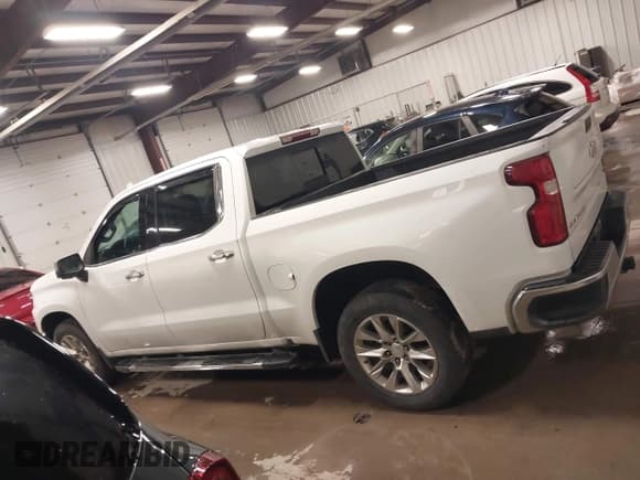 ✅ 2022 Chevrolet Silverado 1500 LTZ • VIN: 3GCUYGED5NG207288 • Lot: 43661493. Wystawiony na IAAI z przebiegiem 117 117 mil. Bezpłatny archiwum sprzedaży aukcyjnych z USA i szczegółowy raport historii pojazdu na DreamBid. Zdjęcie 14.
