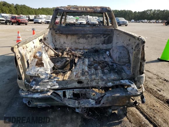 ✅ 2020 Chevrolet Silverado 1500 LTZ • VIN: 3GCUYGED3LG377548 • Lot: 75995854. Wystawiony na Copart z przebiegiem Nie podano. Bezpłatny archiwum sprzedaży aukcyjnych z USA i szczegółowy raport historii pojazdu na DreamBid. Zdjęcie 6.