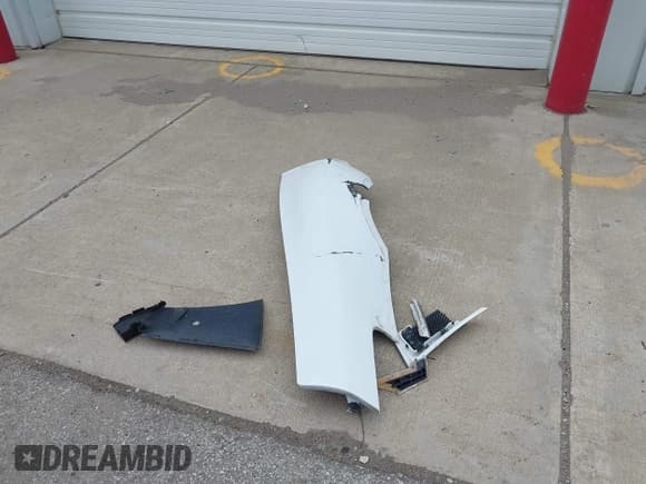 ✅ 2011 Audi R8 • VIN: WUAVNAFG2BN001984 • Лот: 41830131. Опубликован ранее на IAAI с пробегом 78 499 миль. Бесплатный доступ к архиву аукционных продаж из США и подробный отчёт об истории автомобиля на DreamBid. Изображение 11.