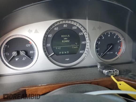 ✅ 2012 Mercedes-Benz GLK 350 • VIN: WDCGG5GB2CF809221 • Lot: 82677765. Listed on Copart with 92,402 mi. Free auction sales archive from the USA and detailed vehicle history report at DreamBid. Image 9.