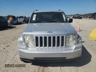 ✅ 2008 Jeep Liberty Sport • VIN: 1J8GN28K38W255812 • Лот: 83865415. Опубликован ранее на Copart с пробегом 117 096 миль. Бесплатный доступ к архиву аукционных продаж из США и подробный отчёт об истории автомобиля на DreamBid. Изображение 5.