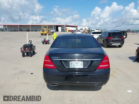 ✅ 2011 Mercedes-Benz S 550 • VIN: WDDNG7BB7BA363441 • Lot: 42915242. Wystawiony na IAAI z przebiegiem 126 751 mil. Bezpłatny archiwum sprzedaży aukcyjnych z USA i szczegółowy raport historii pojazdu na DreamBid. Zdjęcie 16.