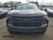 ✅ 2019 Chevrolet Silverado 1500 RST • VIN: 1GCUYEED4KZ159153 • Lot: 72768834. Wystawiony na Copart z przebiegiem 90 252 mil. Bezpłatny archiwum sprzedaży aukcyjnych z USA i szczegółowy raport historii pojazdu na DreamBid. Zdjęcie 5.