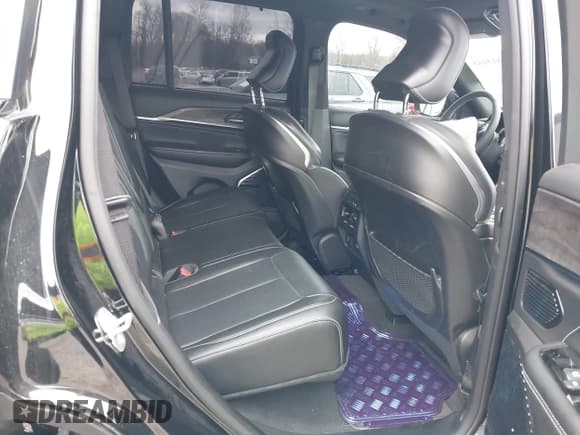 ✅ 2023 Jeep Grand Cherokee Overland • VIN: 1C4RJYD60P8891792 • Lot: 41815043. Listed on IAAI with 16,682 mi. Free auction sales archive from the USA and detailed vehicle history report at DreamBid. Image 8.