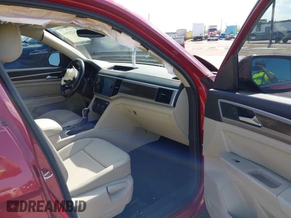 ✅ 2018 Volkswagen Atlas SE • VIN: 1V2DR2CA5JC509328 • Lot: 43226964. Wystawiony na IAAI z przebiegiem 103 888 mil. Bezpłatny archiwum sprzedaży aukcyjnych z USA i szczegółowy raport historii pojazdu na DreamBid. Zdjęcie 5.