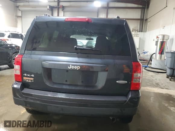 ✅ 2014 Jeep Patriot Latitude • VIN: 1C4NJRFB9ED688130 • Lot: 92442355. Listed on Copart with 101,730 mi. Free auction sales archive from the USA and detailed vehicle history report at DreamBid. Image 6.