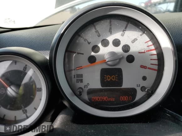 ✅ 2010 MINI Convertible S • VIN: WMWMS3C51ATZ85166 • Лот: 52907775. Опубликован ранее на Copart с пробегом 90 090 миль. Бесплатный доступ к архиву аукционных продаж из США и подробный отчёт об истории автомобиля на DreamBid. Изображение 9.