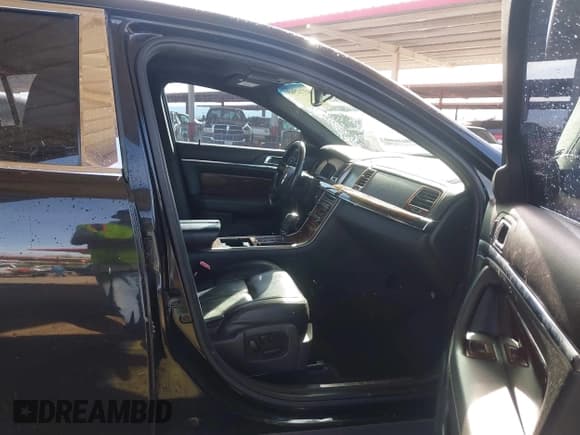 ✅ 2009 Lincoln MKS • VIN: 1LNHM94R49G635419 • Lot: 43712965. Wystawiony na IAAI z przebiegiem 220 597 mil. Bezpłatny archiwum sprzedaży aukcyjnych z USA i szczegółowy raport historii pojazdu na DreamBid. Zdjęcie 5.