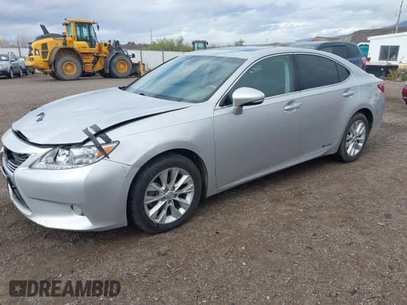 ✅ 2013 Lexus ES 300h • VIN: JTHBW1GG1D2019410 • Lot: 43417530. Listed on IAAI with 101,669 mi. Free auction sales archive from the USA and detailed vehicle history report at DreamBid. Image 17.