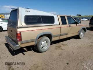 1991 Dodge Dakota z VIN 1B7FL23X9MS333071, wystawiony jako Copart lot #63289195 z przebiegiem 115 880 mil mil oraz Czysty tytuł • Clean title. Historia ofert i sprzedaży dostępna na DreamBid. Obrazek 3.