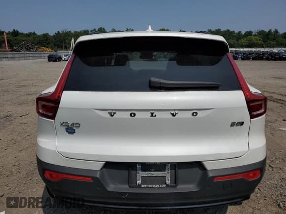 ✅ 2024 Volvo XC40 Plus Dark Theme • VIN: YV4L12UL4R2358985 • Lot: 67275445. Listed on Copart with 11,182 mi. Free auction sales archive from the USA and detailed vehicle history report at DreamBid. Image 6.