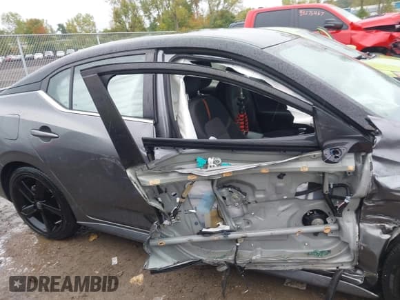 ✅ 2022 Nissan Sentra SR • VIN: 3N1AB8DV7NY303070 • Лот: 43275330. Опубликован ранее на IAAI с пробегом Не указан. Бесплатный доступ к архиву аукционных продаж из США и подробный отчёт об истории автомобиля на DreamBid. Изображение 13.