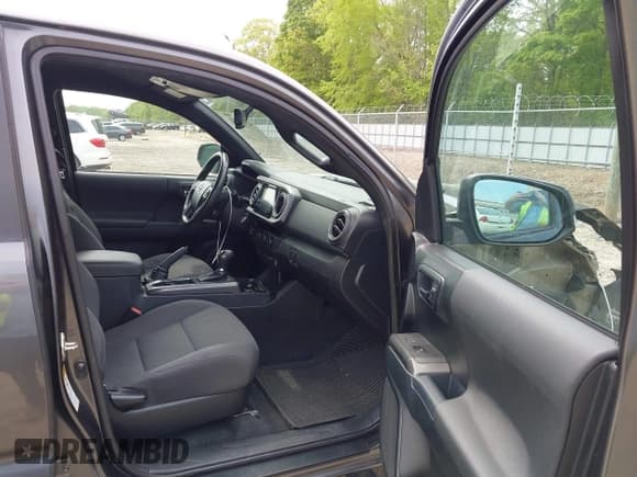 ✅ 2017 Toyota Tacoma SR5 • VIN: 3TMAZ5CN7HM026618 • Lot: 42033682. Wystawiony na IAAI z przebiegiem 96 430 mil. Bezpłatny archiwum sprzedaży aukcyjnych z USA i szczegółowy raport historii pojazdu na DreamBid. Zdjęcie 5.