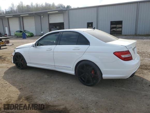 ✅ 2014 Mercedes-Benz C 300 Sport • VIN: WDDGF8AB7EA930111 • Lot: 50959005. Wystawiony na Copart z przebiegiem 195 477 mil. Bezpłatny archiwum sprzedaży aukcyjnych z USA i szczegółowy raport historii pojazdu na DreamBid. Zdjęcie 2.