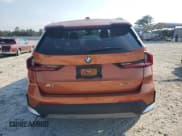 ✅ 2023 BMW X1 xDrive28i • VIN: WBX73EF03P5W76078 • Lot: 80988705. Wystawiony na Copart z przebiegiem 23 056 mil. Bezpłatny archiwum sprzedaży aukcyjnych z USA i szczegółowy raport historii pojazdu na DreamBid. Zdjęcie 6.