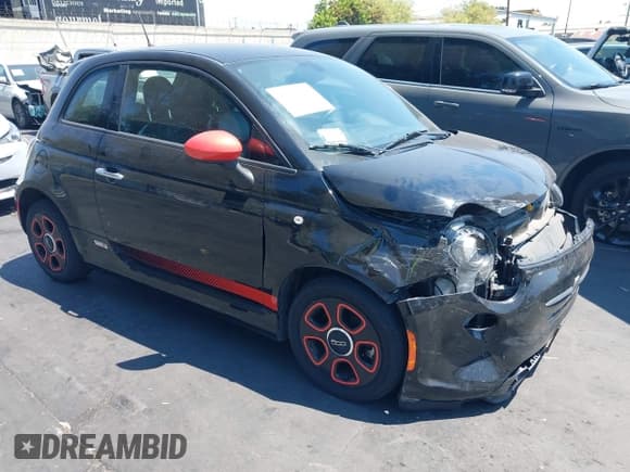 ✅ 2017 FIAT 500e • VIN: 3C3CFFGE0HT550382 • Lot: 42827976. Wystawiony na IAAI z przebiegiem 28 692 mil. Bezpłatny archiwum sprzedaży aukcyjnych z USA i szczegółowy raport historii pojazdu na DreamBid. Zdjęcie 1.