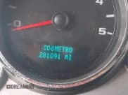 ✅ 2008 Chevrolet Silverado 2500HD 1LT • VIN: 1GCHK29698E151210 • Lot: 42301136. Wystawiony na IAAI z przebiegiem 281 091 mil. Bezpłatny archiwum sprzedaży aukcyjnych z USA i szczegółowy raport historii pojazdu na DreamBid. Zdjęcie 14.