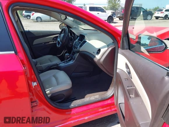 ✅ 2015 Chevrolet Cruze LT • VIN: 1G1PE5SB0F7195523 • Lot: 43005629. Listed on IAAI with 94,186 mi. Free auction sales archive from the USA and detailed vehicle history report at DreamBid. Image 5.