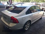 ✅ 2008 Volvo S40 2.4L • VIN: YV1MS382282382965 • Lot: 42407066. Wystawiony na IAAI z przebiegiem 194 377 mil. Bezpłatny archiwum sprzedaży aukcyjnych z USA i szczegółowy raport historii pojazdu na DreamBid. Zdjęcie 4.