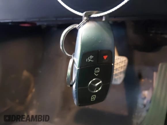 ✅ 2020 Mercedes-Benz C 300 • VIN: W1KWF8EB6LR594861 • Lot: 42874447. Wystawiony na IAAI z przebiegiem 54 402 mil. Bezpłatny archiwum sprzedaży aukcyjnych z USA i szczegółowy raport historii pojazdu na DreamBid. Zdjęcie 11.