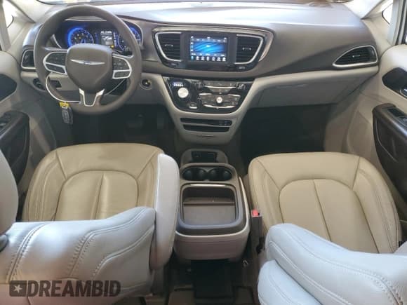 ✅ 2018 Chrysler Pacifica Touring Plus • VIN: 2C4RC1FG7JR128770 • Lot: 87197165. Wystawiony na Copart z przebiegiem 48 880 mil. Bezpłatny archiwum sprzedaży aukcyjnych z USA i szczegółowy raport historii pojazdu na DreamBid. Zdjęcie 8.