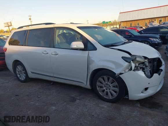 ✅ 2016 Toyota Sienna XLE • VIN: 5TDYK3DC9GS759983 • Лот: 40859938. Опубликован ранее на IAAI с пробегом 120 066 миль. Бесплатный доступ к архиву аукционных продаж из США и подробный отчёт об истории автомобиля на DreamBid. Изображение 14.