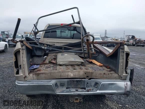 2005 Dodge 3500 SLT z VIN 3D7LS38C25G742321, wystawiony jako IAAI lot #41311486 z przebiegiem 244 511 mil mil oraz . Historia ofert i sprzedaży dostępna na DreamBid. Obrazek 17.