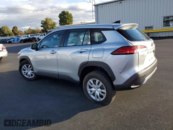 ✅ 2024 Toyota Corolla Cross L • VIN: 7MUAAAAG4RV117745 • Lot: 93353735. Wystawiony na Copart z przebiegiem 3 845 mil. Bezpłatny archiwum sprzedaży aukcyjnych z USA i szczegółowy raport historii pojazdu na DreamBid. Zdjęcie 2.