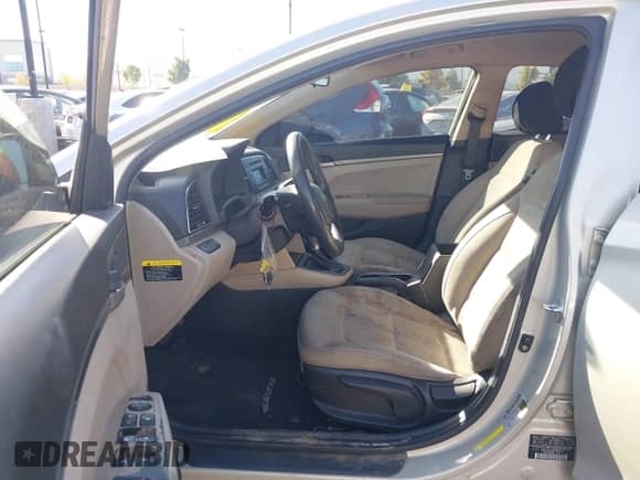 2017 Hyundai Elantra SE z VIN KMHD74LF6HU303949, wystawiony jako IAAI lot #43544532 z przebiegiem 167 070 mil mil oraz . Historia ofert i sprzedaży dostępna na DreamBid. Obrazek 5.