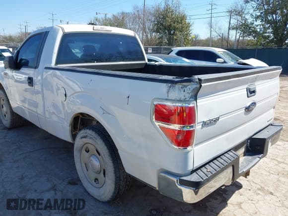 ✅ 2013 Ford F-150 XL • VIN: 1FTMF1CF2DFD04424 • Лот: 41633224. Опубликован ранее на IAAI с пробегом 85 810 миль. Бесплатный доступ к архиву аукционных продаж из США и подробный отчёт об истории автомобиля на DreamBid. Изображение 3.