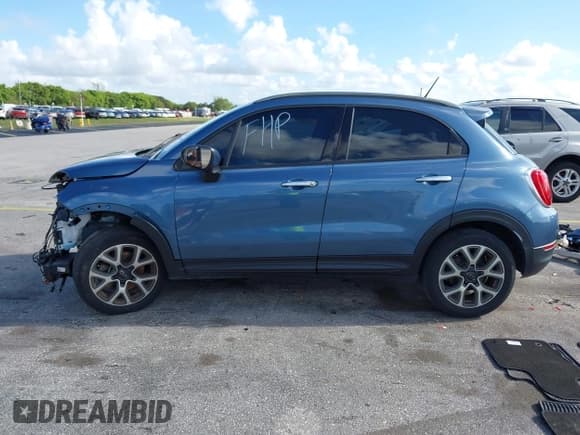✅ 2017 FIAT 500X Urbana Edition • VIN: ZFBCFXCBXHP611905 • Lot: 42563046. Wystawiony na IAAI z przebiegiem 44 115 mil. Bezpłatny archiwum sprzedaży aukcyjnych z USA i szczegółowy raport historii pojazdu na DreamBid. Zdjęcie 15.