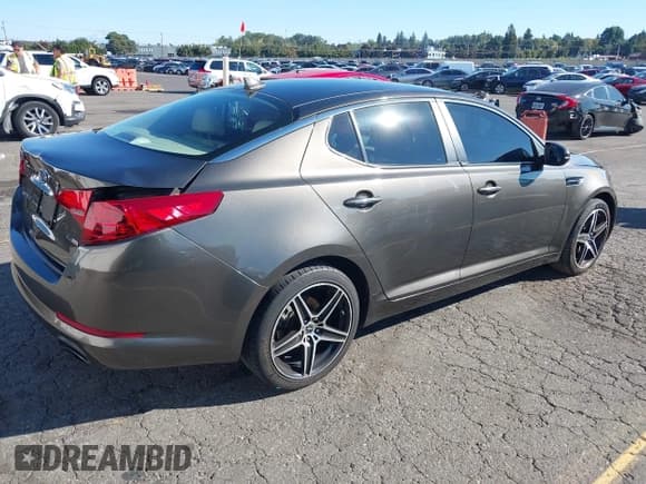 ✅ 2012 Kia Optima EX • VIN: 5XXGN4A79CG042818 • Lot: 43384989. Wystawiony na IAAI z przebiegiem 139 274 mil. Bezpłatny archiwum sprzedaży aukcyjnych z USA i szczegółowy raport historii pojazdu na DreamBid. Zdjęcie 4.