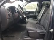 ✅ 2020 Chevrolet Silverado 1500 Custom • VIN: 3GCPWBEK2LG359434 • Lot: 80703603. Wystawiony na Copart z przebiegiem 24 647 mil. Bezpłatny archiwum sprzedaży aukcyjnych z USA i szczegółowy raport historii pojazdu na DreamBid. Zdjęcie 7.