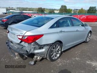 ✅ 2011 Hyundai Sonata SE • VIN: 5NPEC4ABXBH279452 • Lot: 43451578. Listed on IAAI with 155,234 mi. Free auction sales archive from the USA and detailed vehicle history report at DreamBid. Image 4.