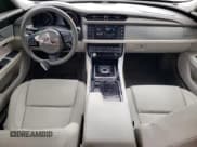 ✅ 2018 Jaguar XF 25t Premium • VIN: SAJBD4FX7JCY56115 • Лот: 42572695. Опубликован ранее на Copart с пробегом 42 523 миль. Бесплатный доступ к архиву аукционных продаж из США и подробный отчёт об истории автомобиля на DreamBid. Изображение 8.